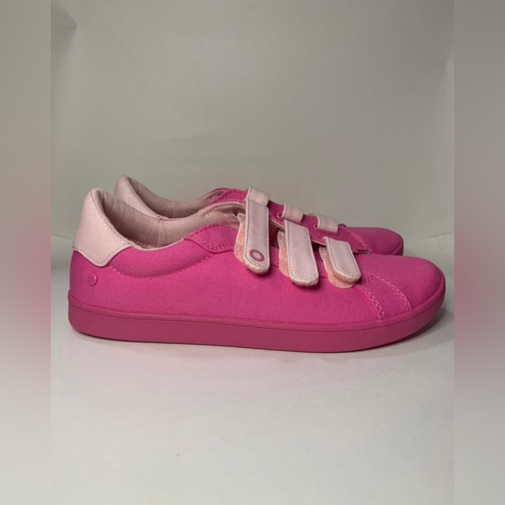 UGG Girls Sneakers Size 6